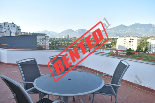 Apartament 4+1 me qira ne rrugen Hamdi Sina ne Tirane.
Shtepia ndodhet&nbsp; ne katin e peste dhe t